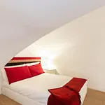 Charming Studio Near Piazza Castello By Wonderful Italy
