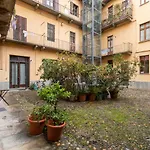 Charming Studio Near Piazza Castello By Wonderful Italy