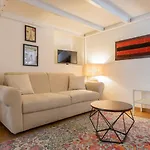 Charming Studio Near Piazza Castello By Wonderful Italy